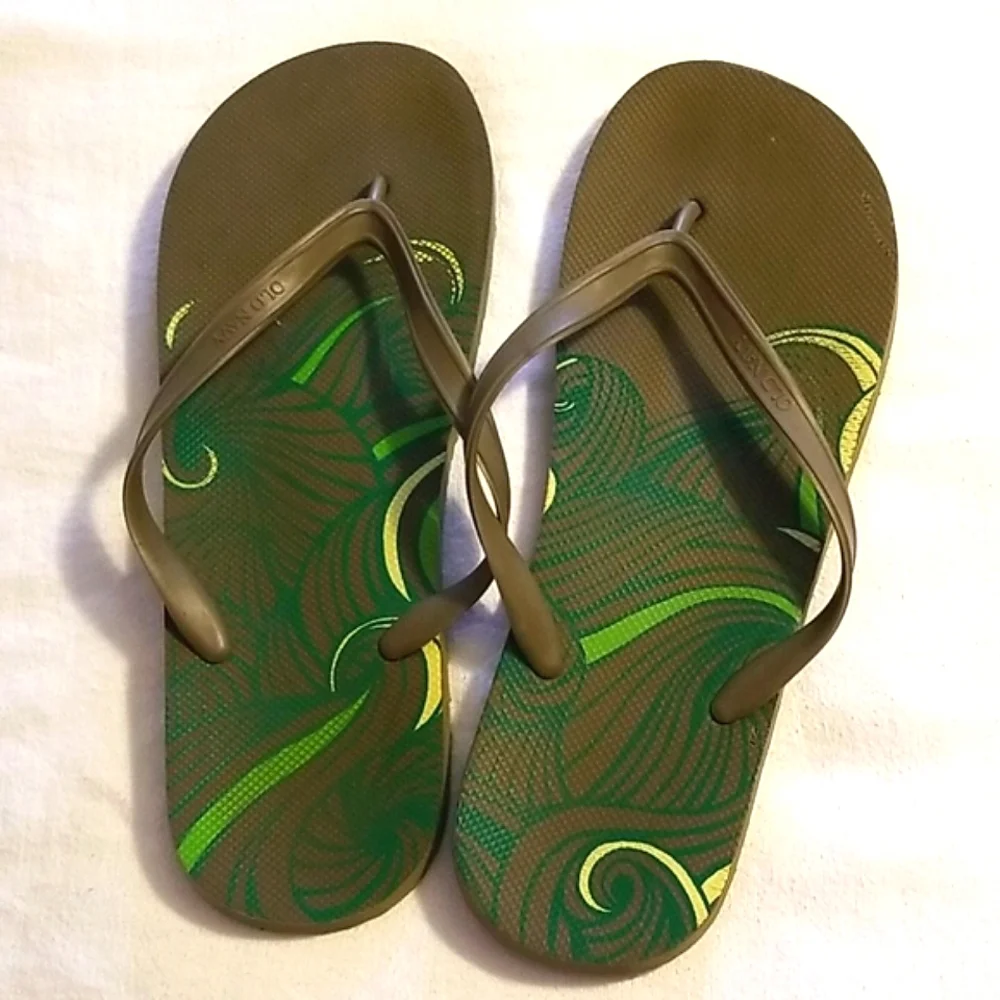 NEW Men's Old Navy Printed Design Sandals - Slip Ons - Flip Flops